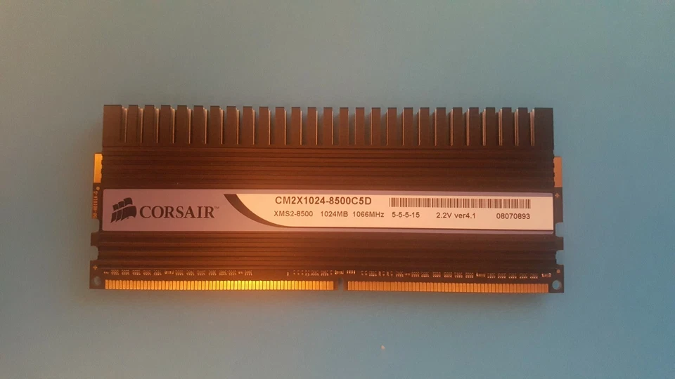 CORSAIR DOMINATOR 2GB 2 X 1GB CM2X1024-8500C5D XMS2-8500 1066MHz 5-5-5-15 - Photo 1/4