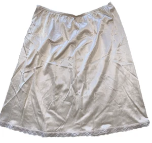 Warners Nylon Halbslip beige Größe Large Spitzenborte Vintage 21" lang seidig - Bild 1 von 4
