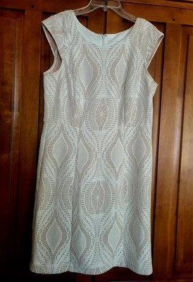 Signature by Robbie Bee Women's  Lace Dress Sleeveless  Size 12P - Image 1 of 4