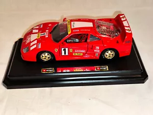 Modellino auto Bburago Ferrari F40 evoluzione 1:24 rosso su piastra di presentazione - Foto 1 di 20