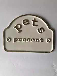 PETS PRESENT Insegna in alluminio - Smith & Hawkins - Difficile da trovare - Foto 1 di 5