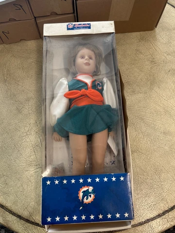 Miami Dolphins Cheerleader Doll-America's Sweethearts-Caroline *Package Rough* Cover