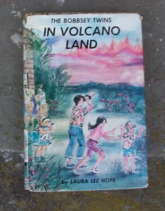 The Bobbsey Twins In Volcano Land HC DJ first edition 1958 - Bild 1 von 3