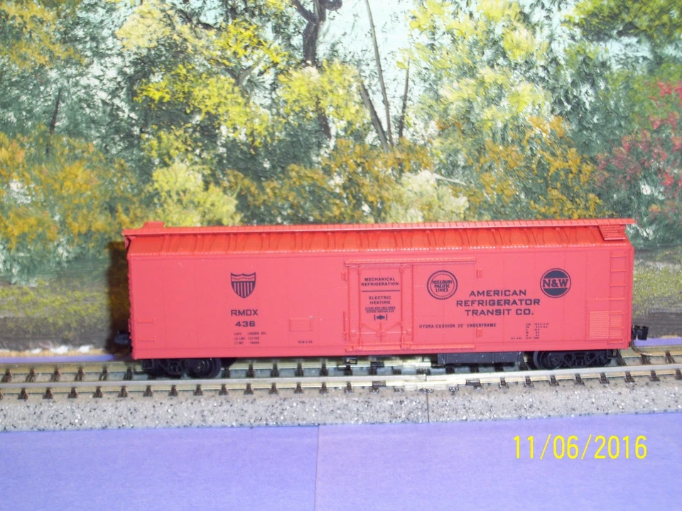  MICRO-TRAINS N SCALE  #69070 51' 3 3/4" MECHANICAL REEFER RIVETED SIDES AFT - Image 1 of 3