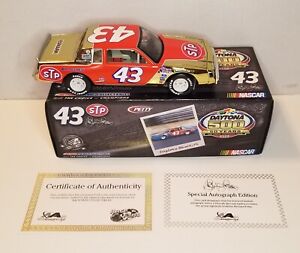 Action Richard Petty #43 Daytona 500 50 Years 1981 Buick Gold Chrome Autographed