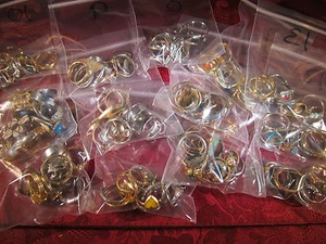 10 Piece Set Womens Childrens Assorted Size Fashion Rings - Bild 1 von 14