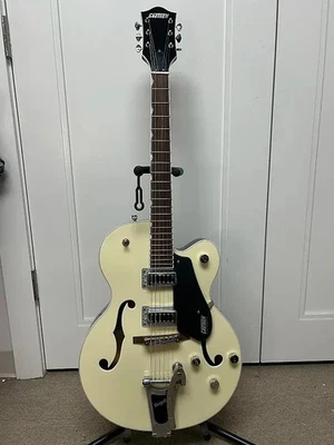 Guitarra Gretsch G5420T Electromatic Clásica Cuerpo Hueco - Dos Tonos Blanco y Gris Foto 1 de 4