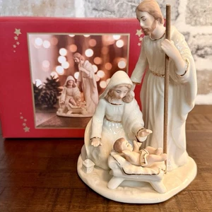 Belleek Living Ireland Sacra Famiglia Natività Piccolo NUOVO con Scatola Natale - Foto 1 di 13