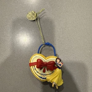 Bradford Exchange Disney CARRY THE MAGIC SNOW WHITE Ornamente - Bild 1 von 14