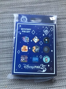 Prendedor Misterioso Caja Sellada Sin Abrir Disney Re-Colecciones Celebrando 25 Años Evento - Imagen 1 de 1