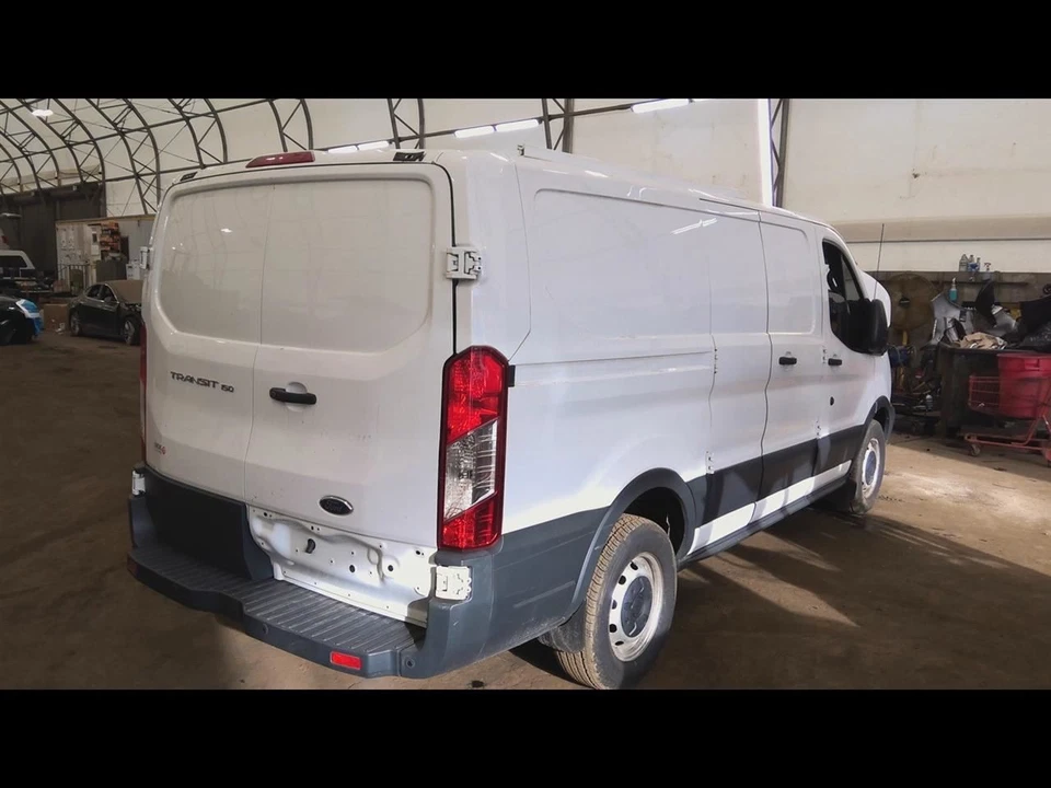 AC Condenser Fits 15-19 TRANSIT 150 6833351 - Image 1 of 4