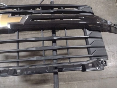 Chevrolet Silverado 2500 2024 parrilla 3076102 Foto 1 de 4