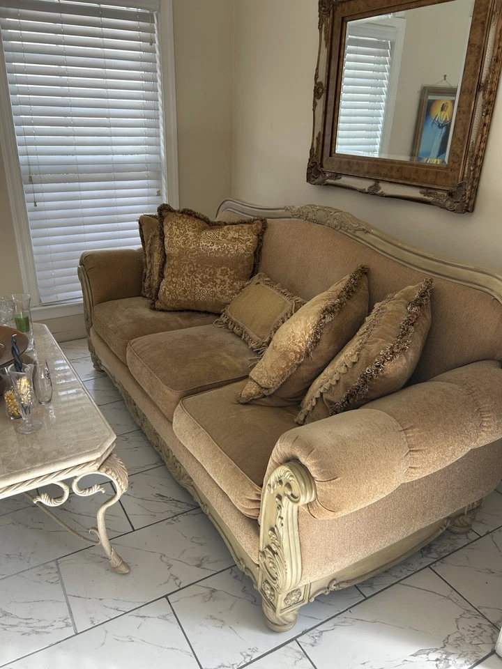 Mueble Sofá Muy Bonito Con Buenos Cojines, Mesa de Mármol, Mesa de Comedor con 6 Foto 1 de 4