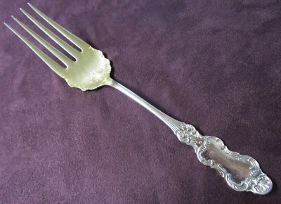 Tenedor para servir pequeño flamenco 1894 plateado con dientes dorados Rogers sin monogramas Foto 1 de 4