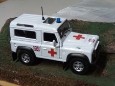 Diecast 1:32 Land Rover Defender short wheelbase ambulance code 3