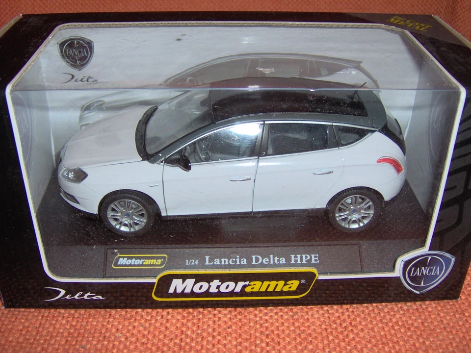 Lancia Delta HPE Motorama Cararama 1:24 - Immagine 1 di 1