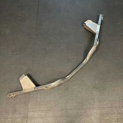 607177170 Alfa Romeo Spider S2 1970-1972 - Modelo EE. UU. Marco de parachoques delantero/soporte Foto 1 de 4