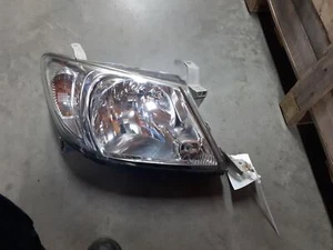 TOYOTA HILUX 10/08-06/11 RIGHT HEADLAMP - Picture 1 of 12