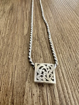 Colar antigo assinado 925 esterlina Lois Hill com pingente quadrado pergaminho - Imagem 1 de 4