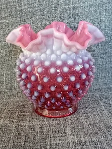 Jarrón de vidrio con volantes opalescente Hobnail arándano Fenton vintage usado en excelente estado - Imagen 1 de 10