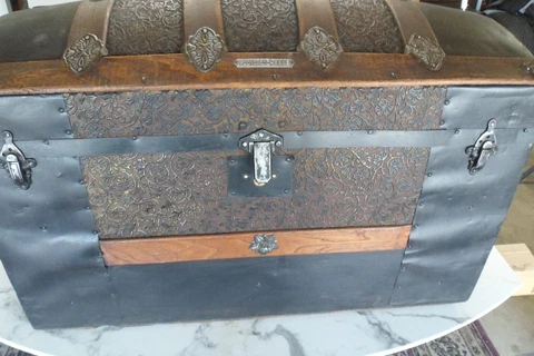 ANTIQUE DOME TOP STEAMER TRUNK  1880s Cover