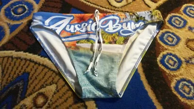 Aussiebum Herren Badeslip L/6 Weiß Blau Orange Grün Schwarz - Bild 1 von 2