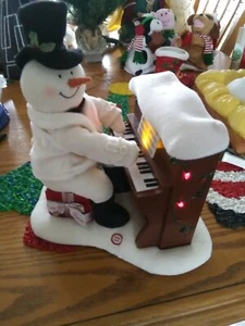 Hallmark Jingle Pals cantando muñeco de nieve piano se ilumina toca música pero no se mueve - Imagen 1 de 6