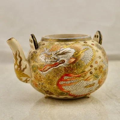 Bule de chá antigo japonês Satsuma cena de dragão e tigre do período Meiji por Kozan - Imagem 1 de 4