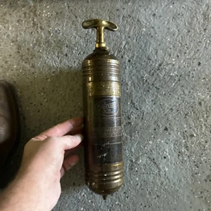 VINTAGE PYRENE MANUFACTURING CO. MESSING FEUERLÖSCHER - schweres Fahrzeug - LEER - Bild 1 von 6