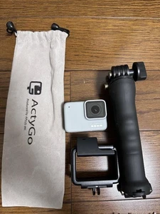 GoPro HERO7 White Camera, 4K Action Cam, Used, Near Mint, Includes Accessories - Picture 1 of 9