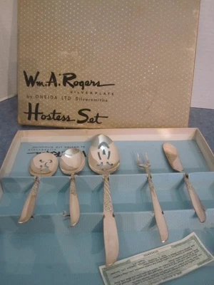 Набор из 5 посеребренных хозяйок W.A.Rogers с розовым узором в коробке - Изображение 1 из 4