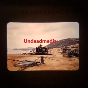 Posición de disparo militar de la Guerra de Corea pulgadas década de 1950 35 mm extensión borde rojo Kodachrome - Imagen 1 de 3