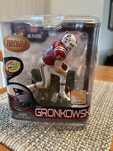 Rob Gronkowski New England Patriots NFL Series 29. Collector club Red Jersey!!