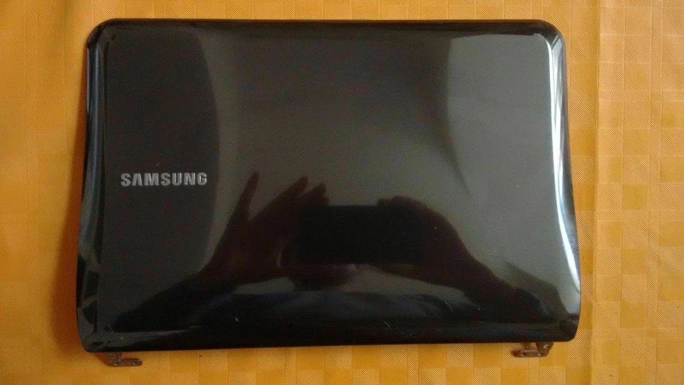 SCOCCA CASE MONITOR DISPLAY CERNIERE SAMSUNG NF210 NF310 NF NETBOOK NOTEBOOK PC - Immagine 1 di 1