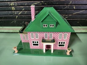 MTH Tinplate Traditions Lionel Villa Lighted Brick & Green Nice! - Picture 1 of 2