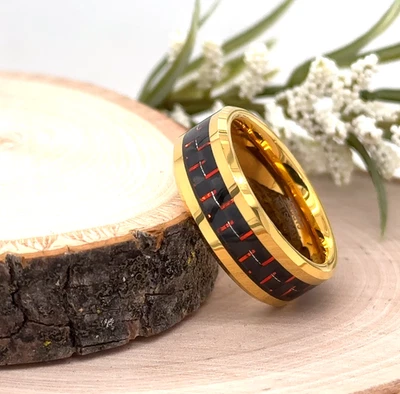 Anel de Natal de tungstênio ouro elegante 8 mm fibra de carbono preta e pulseira embutida de resina vermelha - Imagem 1 de 4