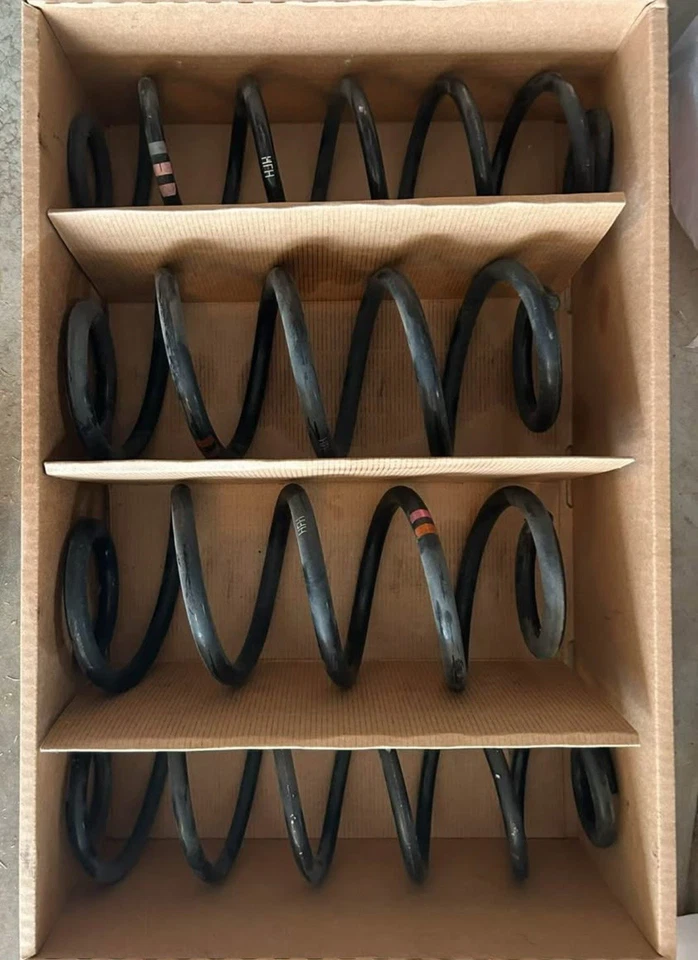 Muelles Audi A4 (B8/B8.5) (OEM) - ¡Usados como nuevos! Se adapta a Audi A4 Quattro 2013. Foto 1 de 1