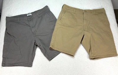 Lote 36 de 2 shorts Levi's Signature cáqui dourado cinza/bege Levi - Imagem 1 de 4