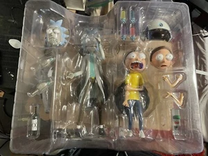 MONDO - "Rick and Morty" Deluxe Sammelfiguren Set. ERWACHSENENSCHWIMMEN - Bild 1 von 6