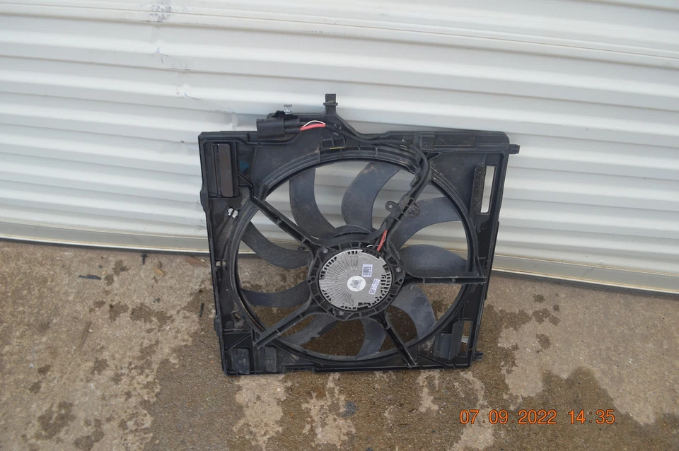 BMW X6 M 2010-2014 4,4 L motor ventilador de refrigeración cubierta del motor 850 vatios OEM Foto 1 de 3