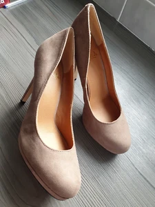BNIB - LA STRADA BEIGE FAUX SUEDE COURT STILETTOS SIZE UK 6. - Picture 1 of 6