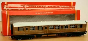 Hornby OO R477 Gresley Composite Corridor Coach 1st-3rd, LNER Teak, RN22357, Box - Picture 1 of 12