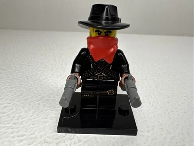 Бандит ковбой грабитель красный бандана черная шляпа подлинный Lego минифигурка из серии 6 - Изображение 1 из 4