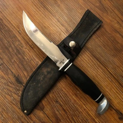 Vintage 80s Case XX USA 223-5 Hunting Skinning Knife & Black Leather Sheath - Image 1 of 4