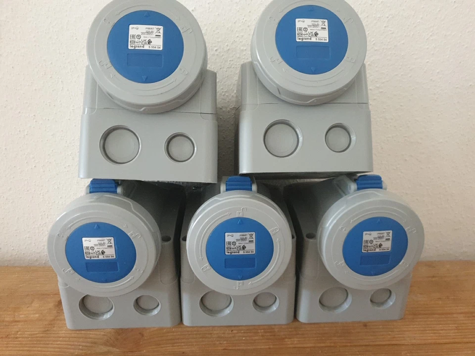 Lot De 5 Prises Mono 2P saillie P17 IP66/67 16A 230V LEGRAND 555454 - Photo 1/2