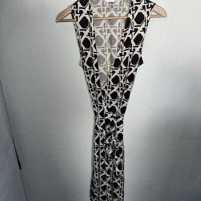 Vestido envolvente vintage Diane von Furstenberg talla 10 estampado geométrico 100 % seda Foto 1 de 4