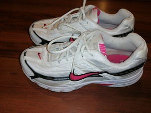 nike women's initiator wide running shoes