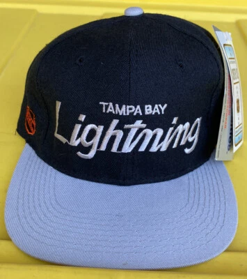 NUEVO CON ETIQUETAS De colección Años 90 Tampa Bay Lightning Deportes Especialidades Script Snapback Gorra Gorra Foto 1 de 4