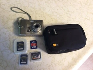 Nikon Coolpix L11 6.0 Megapixels Digital Camera Not Working Parts or Repair - Picture 1 of 8