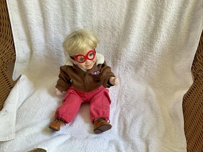 Muñeca Danbury Mint Porcelana Aviator "Tommy" de 1991 Elke Hutchens Foto 1 de 4